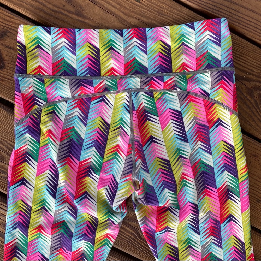 Fabletics Lima Capri Legging Chevron Geometric S - image 6